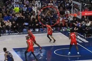 底角大空位要球但哈迪沒(méi)傳 拉塞爾自己投了個(gè)“空氣”??