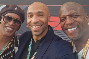 亨利社媒曬照：與小羅和美國(guó)影星泰瑞·克魯斯一同看F1