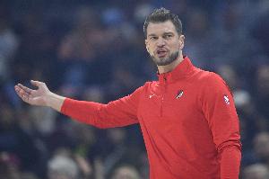 如何應(yīng)對(duì)像灰熊這種陣容經(jīng)常變動(dòng)的球隊(duì)？斯普利特：我們也一樣