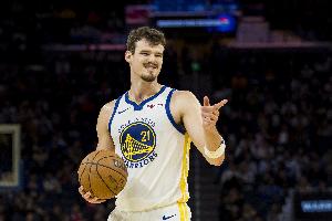 今天投射不錯(cuò)！波斯特半場(chǎng)9中4&三分6中3拿到11分3板1斷