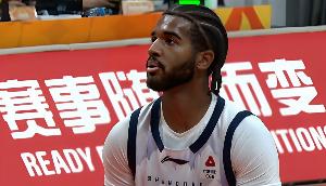 咔咔一頓扣！克里斯17中11&罰球9中6砍下28分8板4助2斷