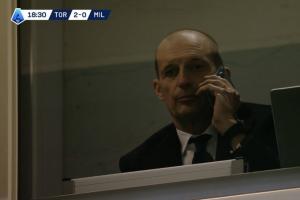 米蘭0-2落后時，阿萊格里看臺一通電話指揮，最終米蘭3-2逆轉