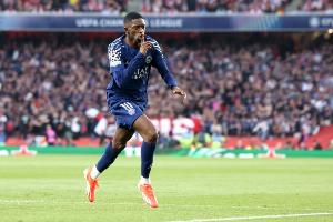 記者：登貝萊因病缺席本輪歐冠，舍瓦利耶腳踝仍然不適