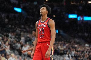 展開(kāi)反擊！赫伯特·瓊斯打成2+1后墨菲扣籃 鵜鶘連得5分打停馬刺