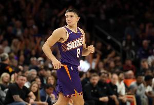 挑戰(zhàn)用完了！阿倫突破頂?shù)瓜戕r(nóng)被吹進攻犯規(guī) 太陽挑戰(zhàn)成功&變2+1