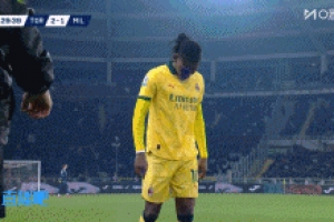 半小時傷退！萊奧射門后出現(xiàn)受傷情況，被里奇換下