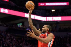 34歲&合同剩2年超1億美元~記者：熱火內(nèi)部有過關(guān)于引進小卡的討論