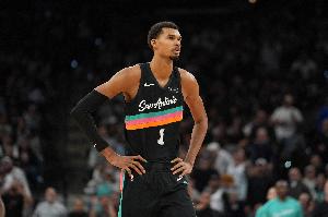 NBA杯1/4決賽打湖人！隊(duì)記：馬刺正在權(quán)衡是否讓文班在本場復(fù)出