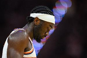 下手有點狠！馬威擊中戈貝爾頭部 被吹一級惡意犯規(guī)