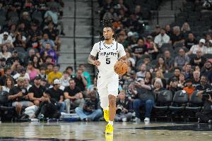 復(fù)出狀態(tài)火熱！?？怂箍旃ラL傳助卡斯?fàn)柹匣@ 后者開局已拿6分！