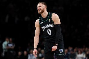 寒冰射手！迪文岑佐7中1&三分6中0 得到2分4板4助3失誤