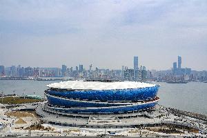 中超目前有7座專(zhuān)業(yè)足球場(chǎng)，還有申花和鐵人改造的專(zhuān)業(yè)足球場(chǎng)