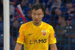 一夫當(dāng)關(guān)！柔佛半場(chǎng)轟20次打門，陳威5撲救獻(xiàn)神撲力保城門不失！