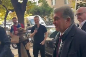 記者：巴薩和法蘭克福高層賽前共進午餐，拉波爾塔參與其中