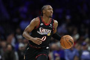 沃西：馬克西有實(shí)力因?yàn)樗矣诎l(fā)聲 他敢在訓(xùn)練中喊話恩比德