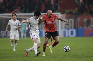 記者：不管客戰(zhàn)神戶賽果如何，必須承認蓉城是中超外戰(zhàn)絕對的標兵