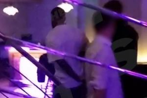 又出事！太陽(yáng)報(bào)：伊萬(wàn)·托尼在酒吧頭撞球迷，致人流血被上銬帶走