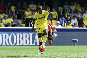 尼古拉·佩佩遭受種族主義辱罵，德羅巴社媒鼓勵(lì)球員：挺住小子