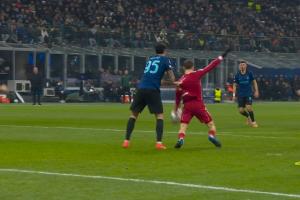 卡佩羅：利物浦點球不該判，維爾茨假摔，拉人動作每個角球都會有