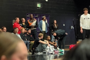 老傳統(tǒng)！隊(duì)記：阿夫迪亞等開拓者眾將來G聯(lián)賽現(xiàn)場 支持混音隊(duì)比賽