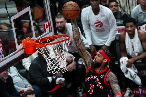 強(qiáng)度拉滿！猛龍首節(jié)39-35尼克斯 布倫森20分對飆英格拉姆17分