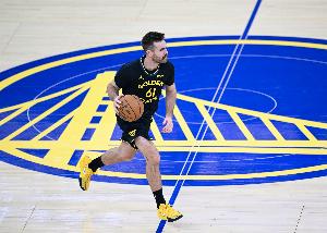 科爾：庫里回歸后會(huì)讓他搭檔斯潘塞上場(chǎng) 后者是我們贏球重要因素