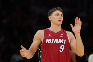 隊(duì)記：拉松的左腳踝X光檢查結(jié)果呈陰性 將于周三進(jìn)行MRI檢查