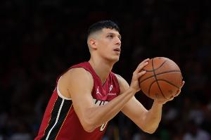 咋就一球投不進(jìn)呢？豐泰基奧半場(chǎng)8分鐘 5中0一分未得&僅拿2助