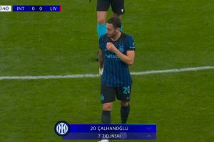 早早傷退！第11分鐘恰20被換下，澤林斯基登場(chǎng)