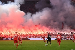 圖片報(bào)：拜仁3月因燃放焰火被罰款 此次再犯預(yù)計(jì)將部分關(guān)閉南看臺(tái)