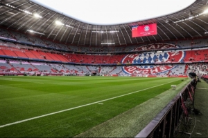 德媒：昨晚歐冠葡體看臺(tái)有球迷燃放鞭炮，一名球迷和一名警察受傷