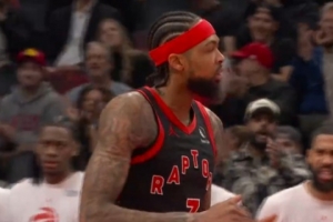 一招鮮！英格拉姆單打阿努諾比 對抗后干拔中投命中還加罰！