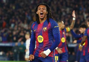 世體稱贊孔德：又一次在逆轉(zhuǎn)中化身英雄，打入生涯首個梅開二度