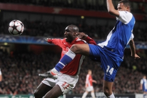 坎貝爾：冬窗阿森納可能六個月合同簽老將中衛(wèi)，或者有合適的租借