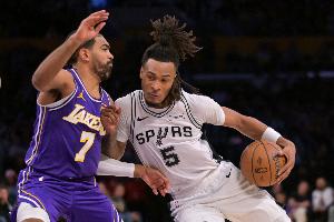 米奇：卡斯?fàn)枠O具侵略性始終以正確方式打球 今天表現(xiàn)堪稱現(xiàn)象級