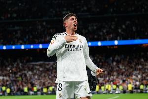 解說員：巴爾韋德這種全能中場，非常適合阿莫林的3421