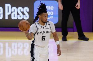 凱爾登·約翰遜談卡斯?fàn)枺宏P(guān)鍵球員會在關(guān)鍵時刻站出來 為他自豪