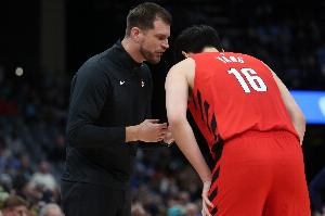 拓記：球隊不想下放楊瀚森太久 也不想每場給25分鐘 他被卡在中間