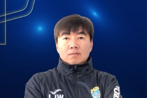 率隊(duì)沖甲并奪冠！官方：廣西恒宸主帥劉俊威獲得中乙最佳教練員