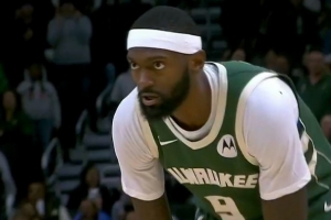 性情中人！波蒂斯轉(zhuǎn)身后仰中投命中 咆哮挑釁吃T&被布朗推了一把