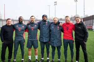 德甲第一+歐冠第二！官方：拜仁與孔帕尼教練團隊續(xù)約至2029年