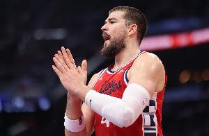 祖尼爾都帶不動！祖巴茨14中13爆砍33分7板2帽 正負值+9全隊最高