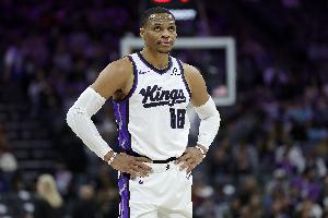 苦苦支撐！威少半場(chǎng)10中5砍全隊(duì)最高17分4助 罰球6中6