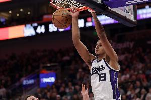 中規(guī)中矩！基根·穆雷上半場(chǎng)9投4中 拿到9分4籃板2搶斷