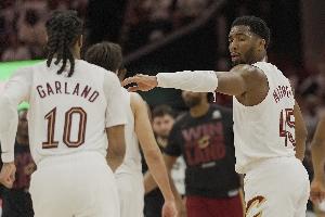 愛玩是吧？騎士對陣聯(lián)盟倒數(shù)第一奇才險勝4分 最多落后17分