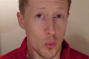 英國(guó)足球哥：我申請(qǐng)了國(guó)足主教練，找了個(gè)和王大雷的合影放上去了