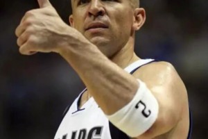 楊毅：同樣作為傳統(tǒng)組織后衛(wèi) 基德和保羅誰的水平更高呢？