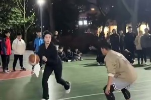吧友們，如果你和肘姐來一場1v1，真的能防住她么？??