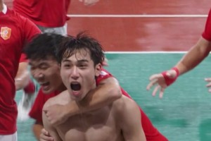 神仙球！贛超驚現(xiàn)角球圓月彎刀直接破門，球員腹肌練得真棒??