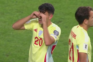 太絲滑了！佩德里接球晃開防守冷靜兜射破門！